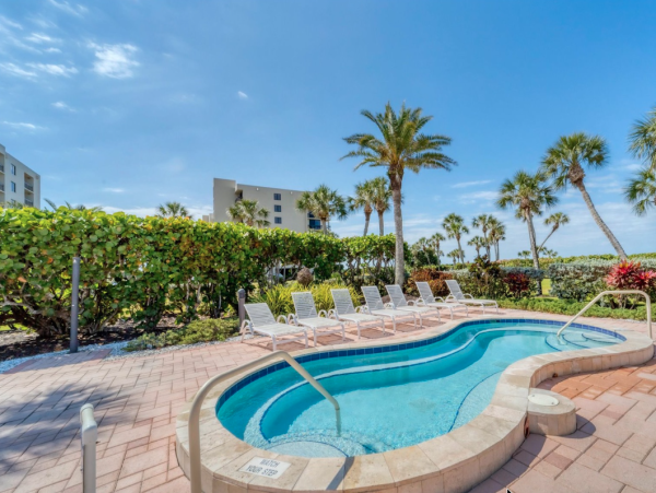 Luxurious Beachfront Condo in Longboat Key Florida - Stunning Gulf Views